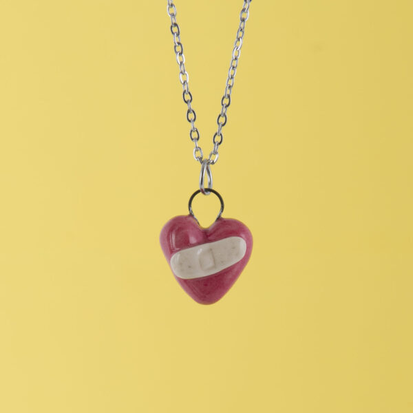 Ciondolo Cuore col cerotto