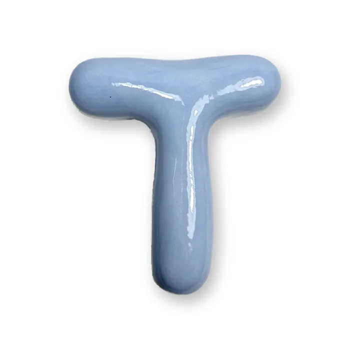 Lettera T in ceramica